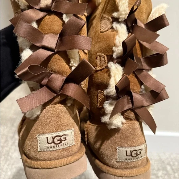 Girls Ugg Boots - Picture 5 of 8